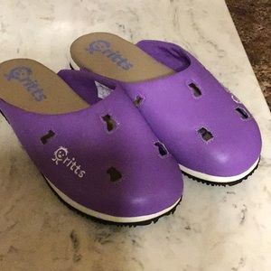 Critts slide thonged sandals .